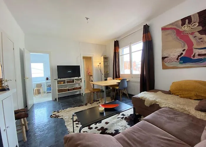 Double Room With Inside Window In Shared Apartment