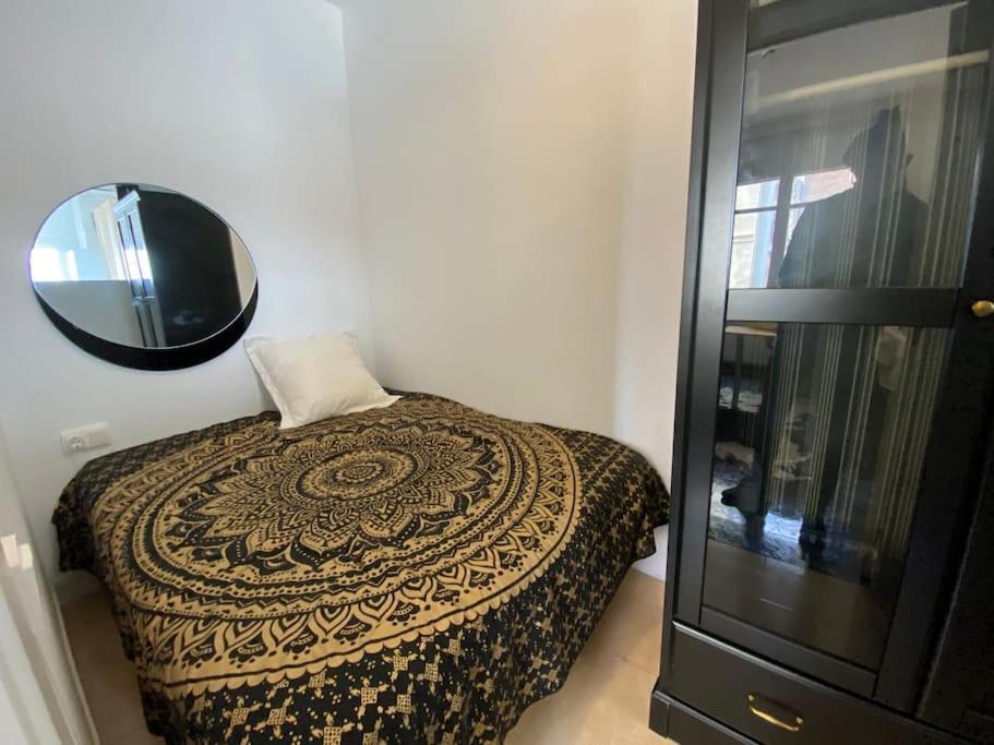 Apartamento Double With Inside Window In Shared *