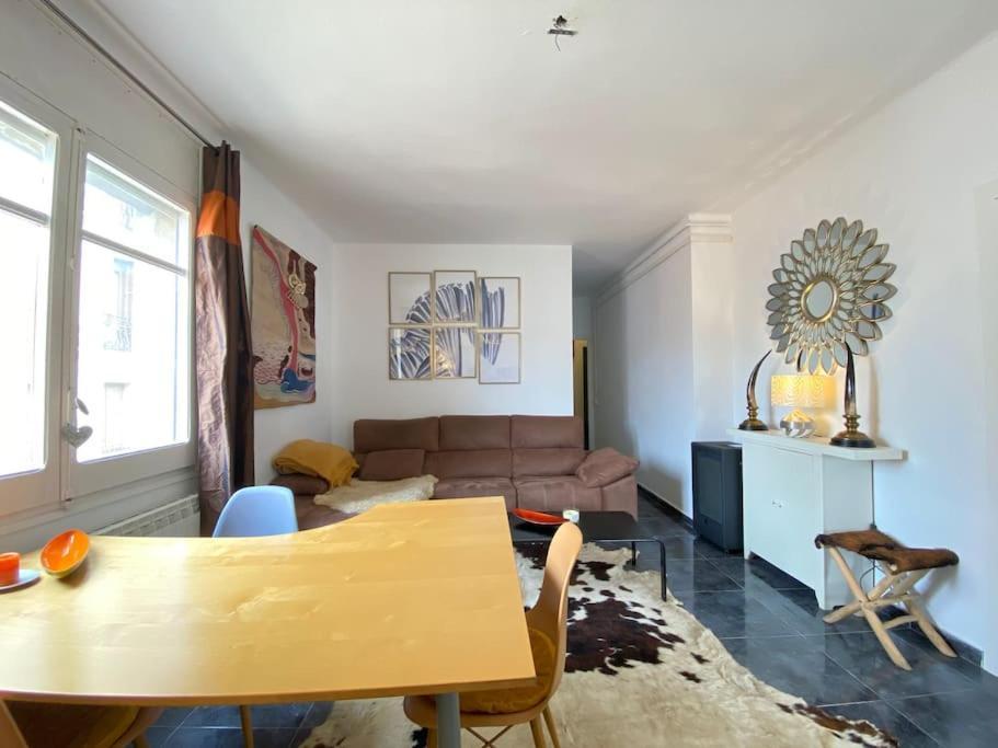 Double With Inside Window In Shared Barcelona