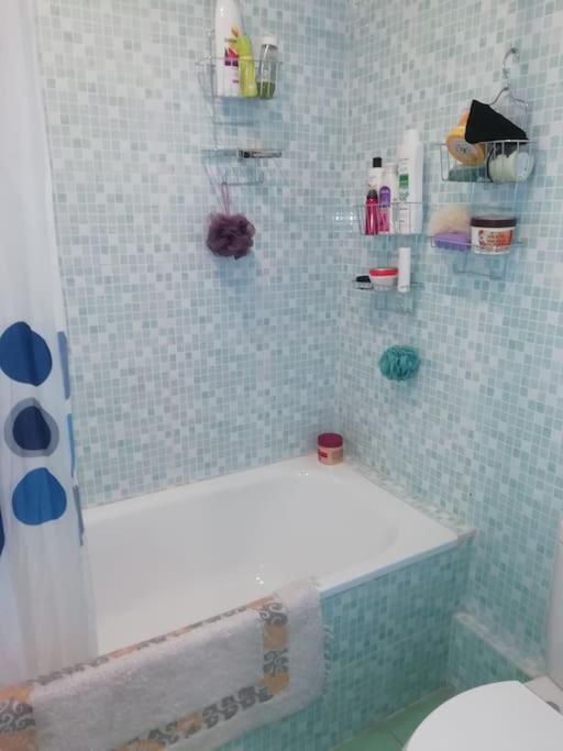 Apartamento Double With Inside Window In Shared *