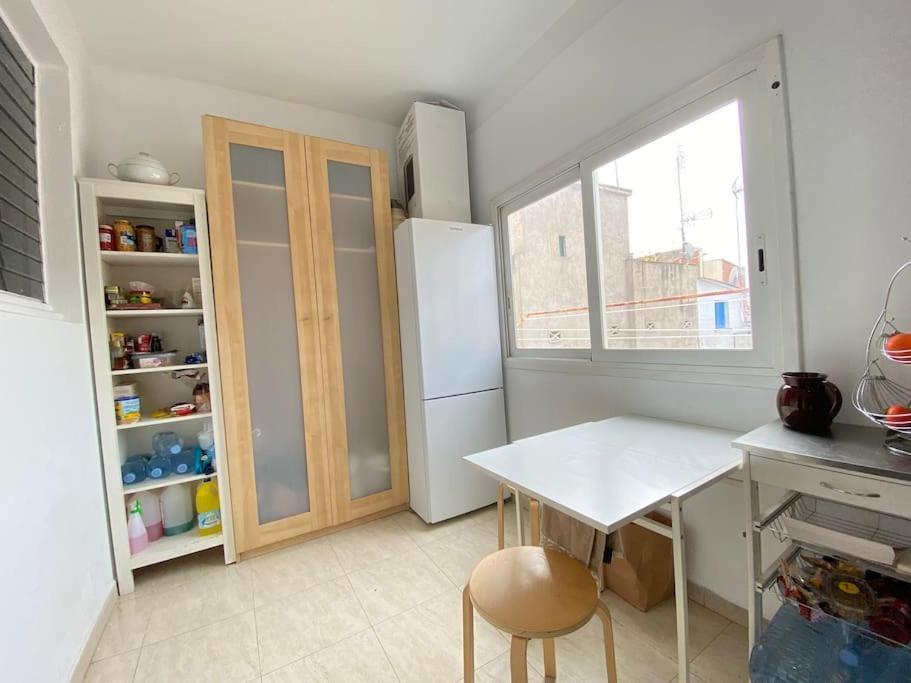 Apartamento Double With Inside Window In Shared Barcelona
