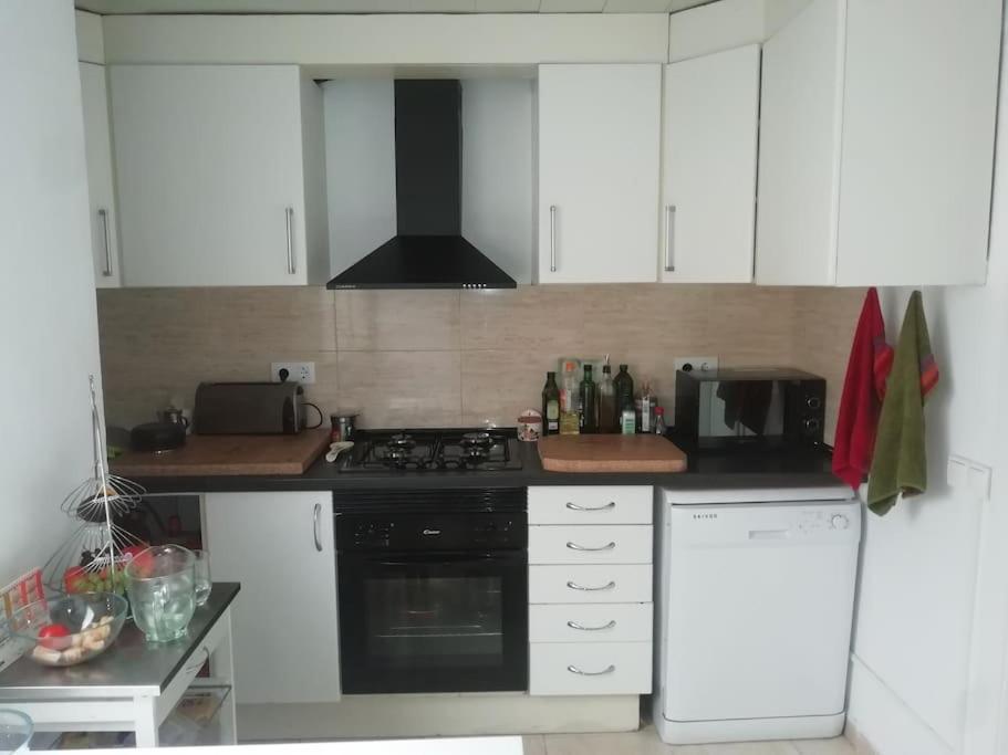 Double With Inside Window In Shared Apartamento Barcelona